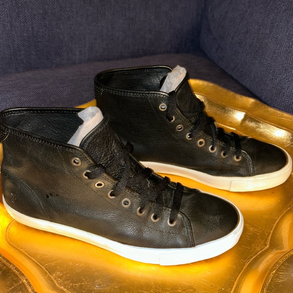 EUC Men’s Frye Brett High Top sneakers black
Leather
